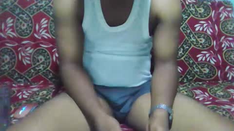 hotguyy001 online show from May 22, 2:51 am
