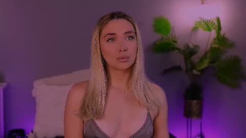 Snapshot of hotjessxx chatting on November 24, 3:50 am Maria online show from November 24, 3:50 am