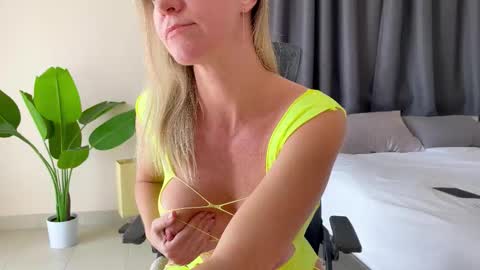 Kate  stream  1200 pm -800 pm UTC 7 online show from November 29, 6:38 am