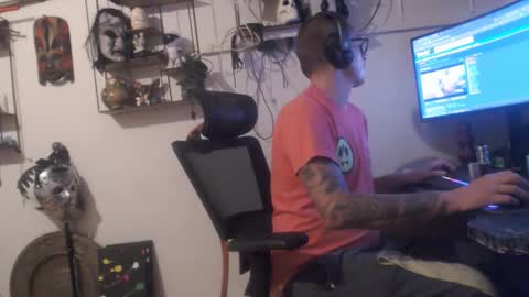 Snapshot of hotkinkytat chatting on November 7, 12:32 am hotkinkytat online show from November 7, 12:32 am