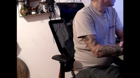 Snapshot of hotkinkytat chatting on November 19, 7:41 am hotkinkytat online show from November 19, 7:41 am