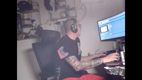 Snapshot of hotkinkytat chatting on December 14, 5:24 am hotkinkytat online show from December 14, 5:24 am