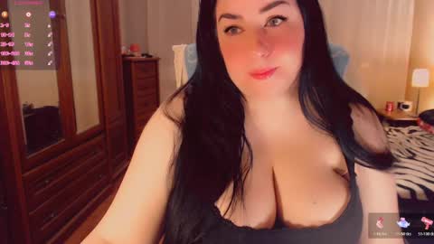 Snapshot of hotkittysquirt chatting on April 12, 6:35 pm Angela online show from April 12, 6:35 pm