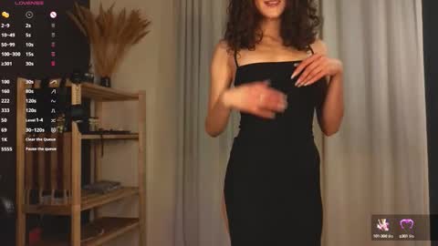 Snapshot of hotlaracroft chatting on October 1, 5:19 pm Allison online show from October 1, 5:19 pm