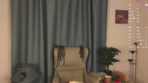 Snapshot of hotlaracroft chatting on October 8, 5:43 pm Allison online show from October 8, 5:43 pm