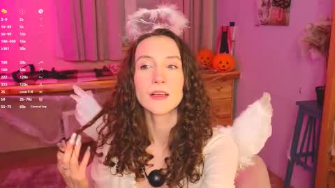 Snapshot of hotlaracroft chatting on October 30, 7:36 pm Allison online show from October 30, 7:36 pm