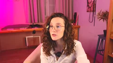 Snapshot of hotlaracroft chatting on November 6, 5:25 pm Allison online show from November 6, 5:25 pm