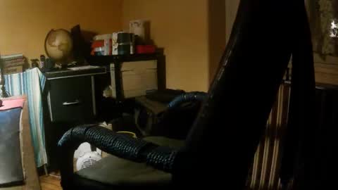 Snapshot of hotleopold chatting on December 14, 10:14 pm hotleopold online show from December 14, 10:14 pm