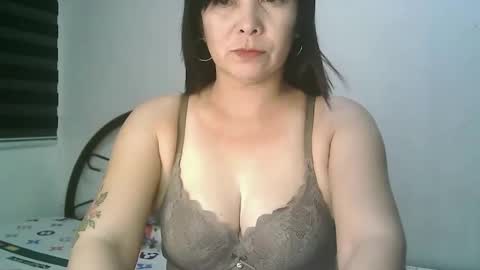 Snapshot of hotmamajen4u chatting on April 13, 10:32 am hotmamajen4u online show from April 13, 10:32 am