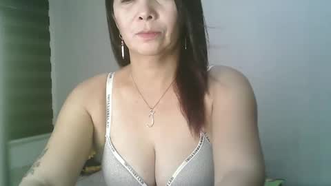 Snapshot of hotmamajen4u chatting on May 4, 11:12 pm hotmamajen4u online show from May 4, 11:12 pm