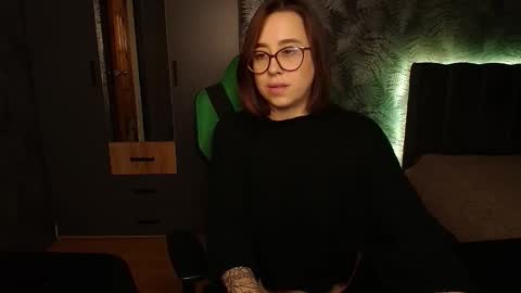 hotmariella online show from February 12, 2:10 pm