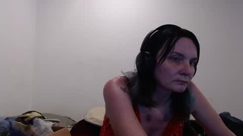 hotmodel1984 online show from June 18, 2:01 am