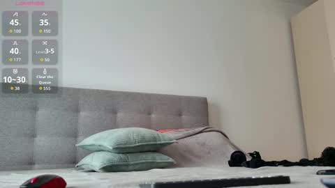 Snapshot of hotmompeach chatting on February 1, 1:31 pm Anna- next on 1129 7pm CET online show from February 1, 1:31 pm