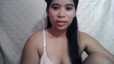 Snapshot of hotmompinay30 chatting on February 16, 11:01 pm flor online show from February 16, 11:01 pm