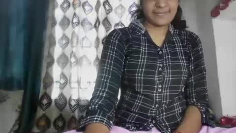 lola online show from December 4, 7:39 am