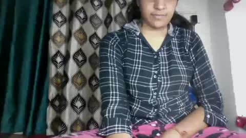 lola online show from December 25, 1:30 pm