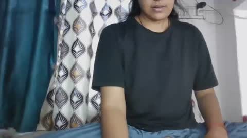 lola online show from October 27, 6:28 am