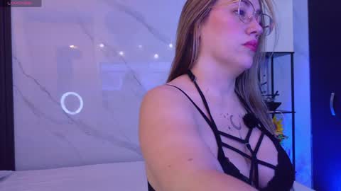 Snapshot of hotpawgmilf chatting on March 31, 5:08 am Sussy Bloom online show from March 31, 5:08 am