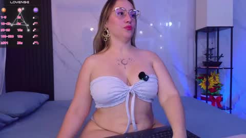 Snapshot of hotpawgmilf chatting on May 6, 2:40 am Sussy Bloom online show from May 6, 2:40 am