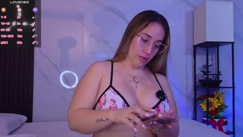 Snapshot of hotpawgmilf chatting on June 6, 3:44 am Sussy Bloom online show from June 6, 3:44 am