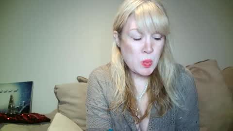 Snapshot of hotpepperrose chatting on December 5, 6:54 am hotpepperose online show from December 5, 6:54 am