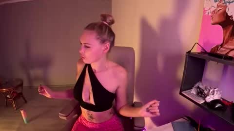 hotprincess2hot online show from November 28, 11:13 am