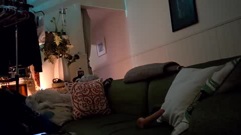 Snapshot of hotrox6942 chatting on September 19, 9:43 am hotrox6942 online show from September 19, 9:43 am