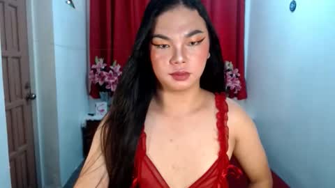 hotsiren101 online show from February 17, 7:05 am