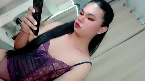 hotsiren101 online show from June 14, 4:14 am