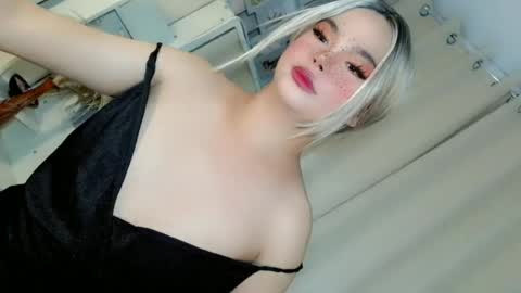 hotsiren101 online show from June 17, 3:46 pm