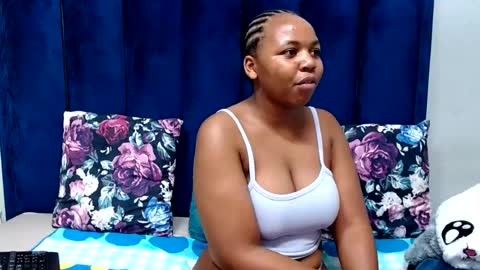 hotsmalltitsx online show from June 13, 7:34 pm