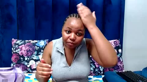 hotsmalltitsx online show from June 17, 7:04 pm