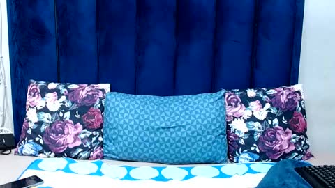 hotsmalltitsx online show from June 19, 6:56 pm