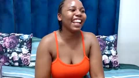 hotsmalltitsx online show from June 28, 6:14 pm