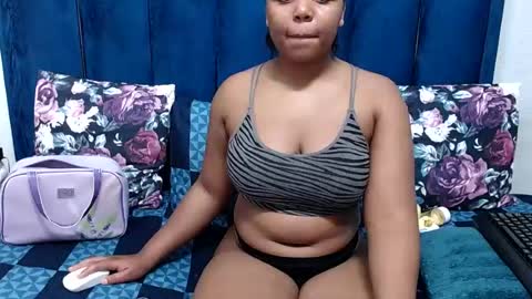 hotsmalltitsx online show from July 5, 6:04 pm