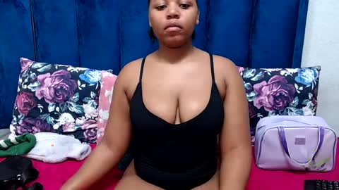 hotsmalltitsx online show from July 14, 3:11 am