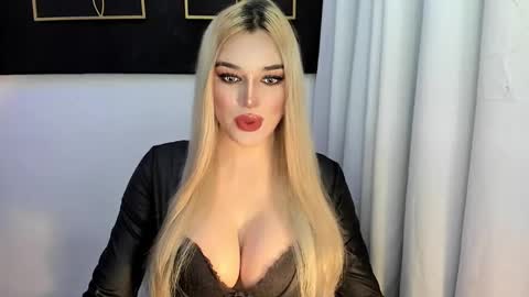 STELLA online show from November 15, 11:40 am