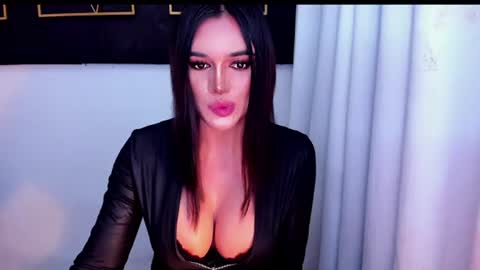 Snapshot of hotstellacumxxx chatting on June 11, 12:32 am STELLA online show from June 11, 12:32 am