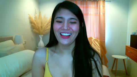 Snapshot of hotsweetangel00 chatting on December 12, 3:43 am Sweet Angel online show from December 12, 3:43 am