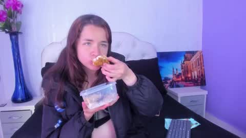 Snapshot of hott_barbie_ chatting on November 19, 7:08 am hott_barbie_ online show from November 19, 7:08 am