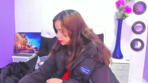 Snapshot of hott_barbie_ chatting on November 20, 3:18 am hott_barbie_ online show from November 20, 3:18 am