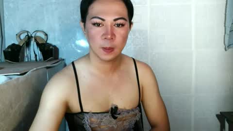Snapshot of hott_summerr chatting on May 17, 2:53 am Alex Summer online show from May 17, 2:53 am
