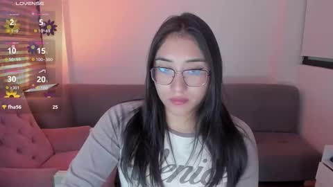 Snapshot of hottbee3645 chatting on February 5, 10:14 pm hottbee3645 online show from February 5, 10:14 pm