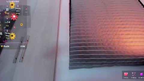 Snapshot of hottbee3645 chatting on February 18, 10:17 pm hottbee3645 online show from February 18, 10:17 pm