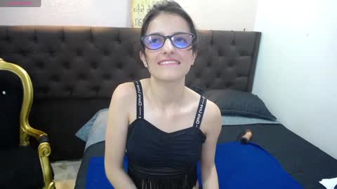 Snapshot of hottcandy21 chatting on December 5, 8:00 pm HottCandy21 online show from December 5, 8:00 pm