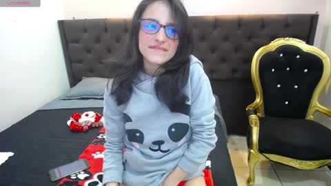 Snapshot of hottcandy21 chatting on December 7, 3:41 pm HottCandy21 online show from December 7, 3:41 pm