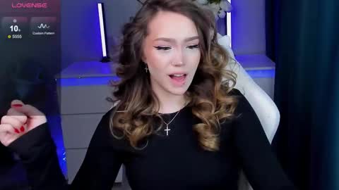 hello Im Eva online show from November 22, 11:31 am