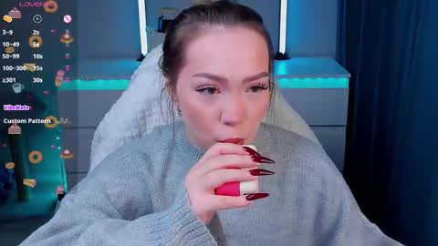 hello Im Eva online show from February 10, 8:51 am