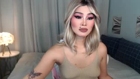 Snapshot of hottest_angel_4u chatting on June 14, 8:22 pm ZANDRA online show from June 14, 8:22 pm
