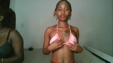 Snapshot of hottie_mistie chatting on April 11, 9:19 pm hottie_mistie online show from April 11, 9:19 pm